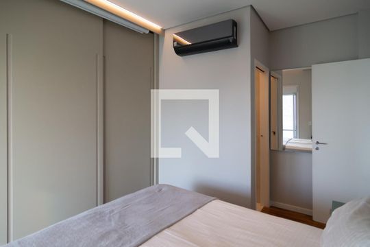 Apartamento mobiliado no Centro, 2 quartos, com varanda, ideal para comprar e viver com conforto. — Quarto 2 - Suíte