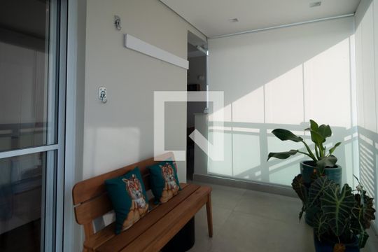 Apartamento mobiliado no Centro, 2 quartos, com varanda, ideal para comprar e viver com conforto. — Varanda Quarto 2 - Suíte