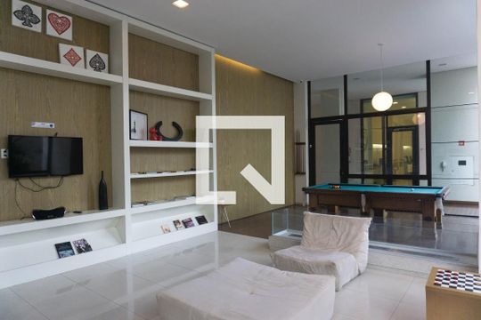Apartamento mobiliado no Centro, 2 quartos, com varanda, ideal para comprar e viver com conforto. — Área comum