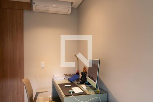 Apartamento mobiliado no Centro, 2 quartos, com varanda, ideal para comprar e viver com conforto. — Quarto 1