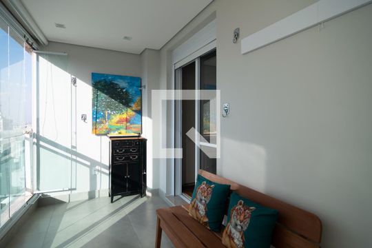Apartamento mobiliado no Centro, 2 quartos, com varanda, ideal para comprar e viver com conforto. — Varanda Quarto 2 - Suíte