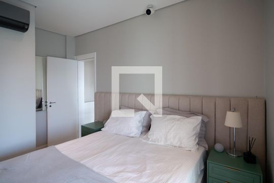 Apartamento mobiliado no Centro, 2 quartos, com varanda, ideal para comprar e viver com conforto. — Quarto 2 - Suíte