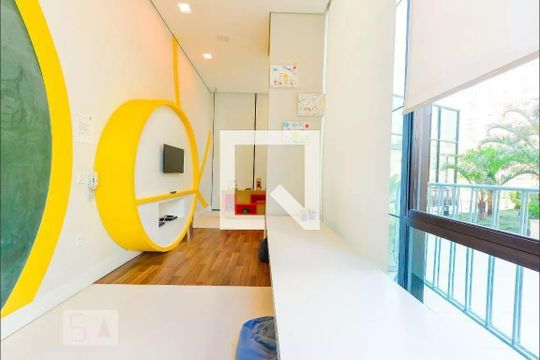Apartamento mobiliado no Centro, 2 quartos, com varanda, ideal para comprar e viver com conforto. — Área comum
