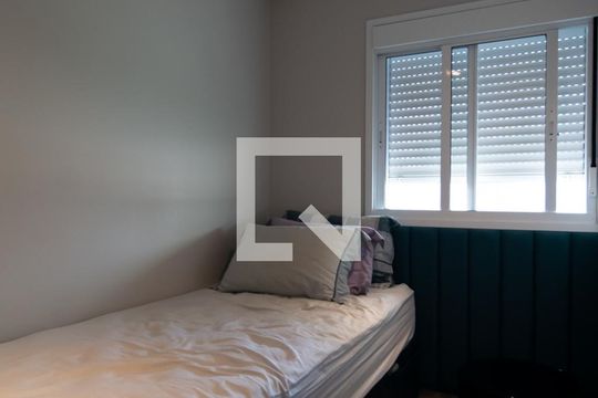 Apartamento mobiliado no Centro, 2 quartos, com varanda, ideal para comprar e viver com conforto. — Quarto 1