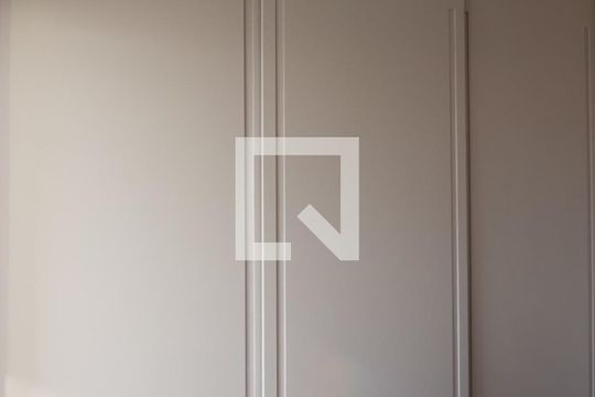 Apartamento mobiliado no Centro, 2 quartos, com varanda, ideal para comprar e viver com conforto. — Quarto 2 - Suíte