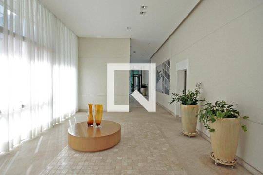 Apartamento mobiliado no Centro, 2 quartos, com varanda, ideal para comprar e viver com conforto. — Área comum