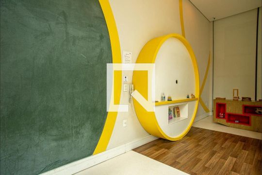Apartamento mobiliado no Centro, 2 quartos, com varanda, ideal para comprar e viver com conforto. — Área comum