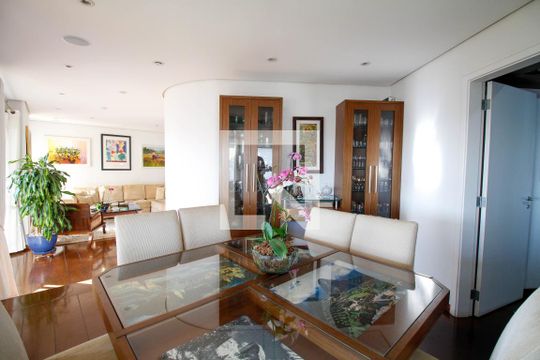 Apartamento à venda no Paraíso com 4 quartos, varanda e garden. Ótima oportunidade para compra! Venha conferir essa venda! — Sala de Jantar