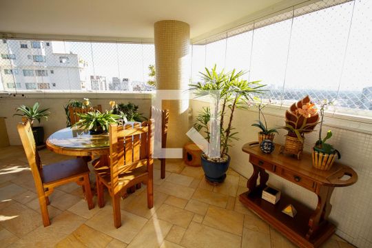 Apartamento à venda no Paraíso com 4 quartos, varanda e garden. Ótima oportunidade para compra! Venha conferir essa venda! — Varanda da Sala