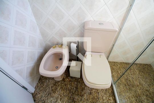 Apartamento à venda no Paraíso com 4 quartos, varanda e garden. Ótima oportunidade para compra! Venha conferir essa venda! — Banheiro da Suíte 2