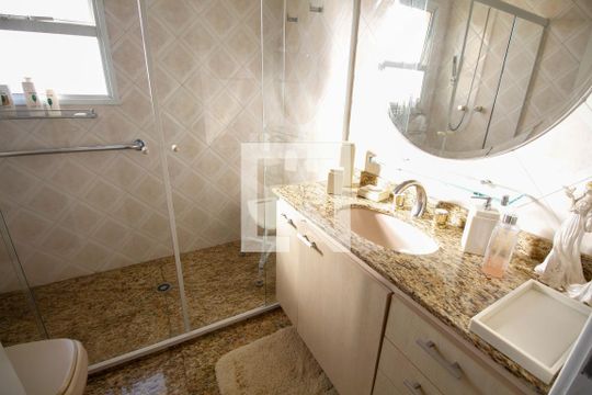 Apartamento à venda no Paraíso com 4 quartos, varanda e garden. Ótima oportunidade para compra! Venha conferir essa venda! — Banheiro da Suíte 2