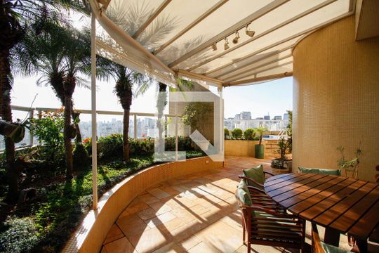 Apartamento à venda no Paraíso com 4 quartos, varanda e garden. Ótima oportunidade para compra! Venha conferir essa venda! — Cobertura - Churrasqueira