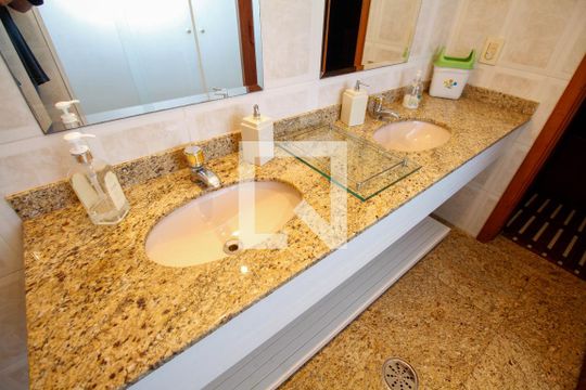 Apartamento à venda no Paraíso com 4 quartos, varanda e garden. Ótima oportunidade para compra! Venha conferir essa venda! — Cobertura - Vestiário e Sauna