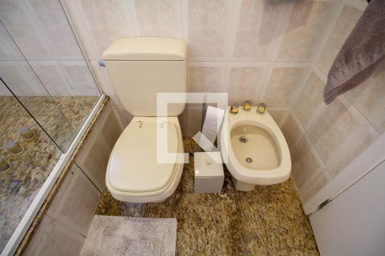 Apartamento à venda no Paraíso com 4 quartos, varanda e garden. Ótima oportunidade para compra! Venha conferir essa venda! — Banheiro da Suíte 1