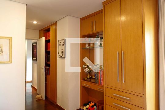 Apartamento à venda no Paraíso com 4 quartos, varanda e garden. Ótima oportunidade para compra! Venha conferir essa venda! — Suíte 1