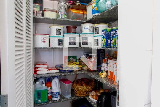 Apartamento à venda no Paraíso com 4 quartos, varanda e garden. Ótima oportunidade para compra! Venha conferir essa venda! — Despensa