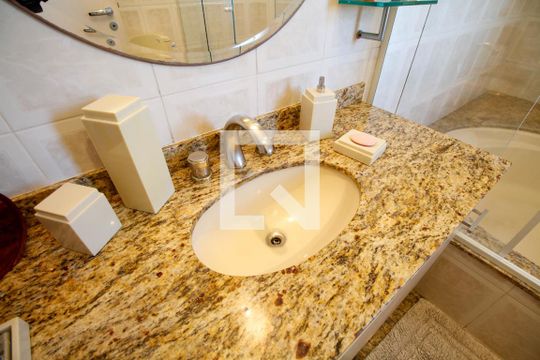 Apartamento à venda no Paraíso com 4 quartos, varanda e garden. Ótima oportunidade para compra! Venha conferir essa venda! — Banheiro da Suíte 1