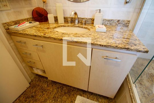 Apartamento à venda no Paraíso com 4 quartos, varanda e garden. Ótima oportunidade para compra! Venha conferir essa venda! — Banheiro da Suíte 1