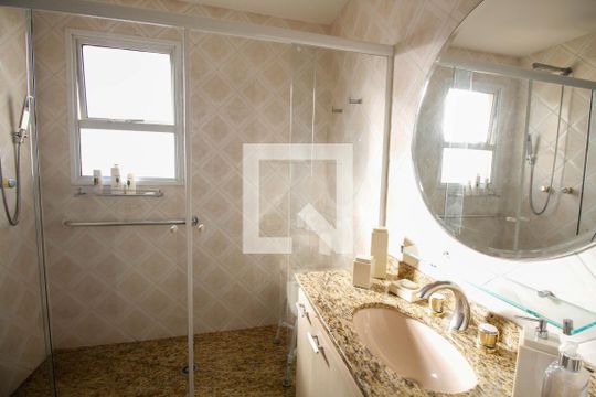 Apartamento à venda no Paraíso com 4 quartos, varanda e garden. Ótima oportunidade para compra! Venha conferir essa venda! — Banheiro da Suíte 2