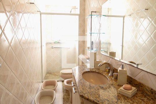 Apartamento à venda no Paraíso com 4 quartos, varanda e garden. Ótima oportunidade para compra! Venha conferir essa venda! — Banheiro da Suíte 4