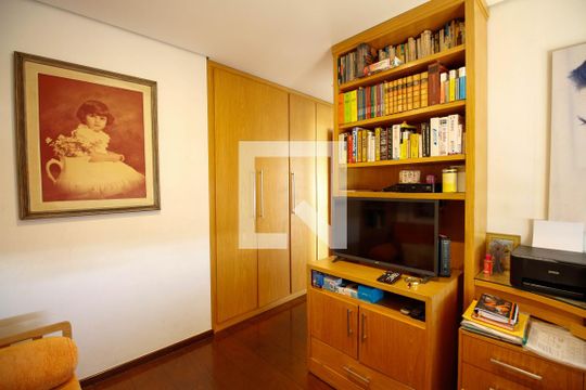 Apartamento à venda no Paraíso com 4 quartos, varanda e garden. Ótima oportunidade para compra! Venha conferir essa venda! — Suíte 2