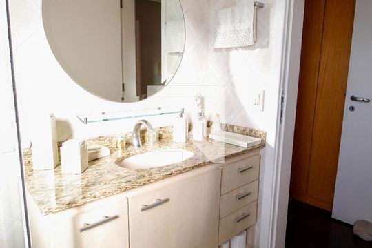 Apartamento à venda no Paraíso com 4 quartos, varanda e garden. Ótima oportunidade para compra! Venha conferir essa venda! — Banheiro da Suíte 2