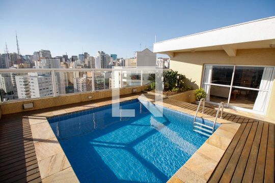 Apartamento à venda no Paraíso com 4 quartos, varanda e garden. Ótima oportunidade para compra! Venha conferir essa venda! — Cobertura - Piscina