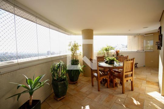 Apartamento à venda no Paraíso com 4 quartos, varanda e garden. Ótima oportunidade para compra! Venha conferir essa venda! — Varanda da Sala