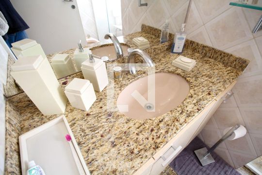 Apartamento à venda no Paraíso com 4 quartos, varanda e garden. Ótima oportunidade para compra! Venha conferir essa venda! — Banheiro da Suíte 3