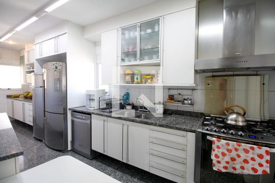 Apartamento à venda no Paraíso com 4 quartos, varanda e garden. Ótima oportunidade para compra! Venha conferir essa venda! — Cozinha