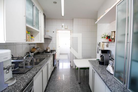Apartamento à venda no Paraíso com 4 quartos, varanda e garden. Ótima oportunidade para compra! Venha conferir essa venda! — Cozinha