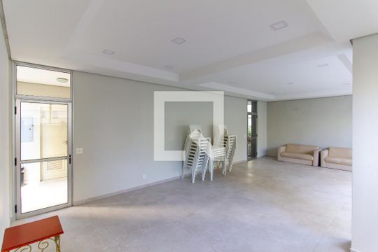 Apartamento com 3 quartos e varanda, ideal para comprar. — Área comum - Salão de festas