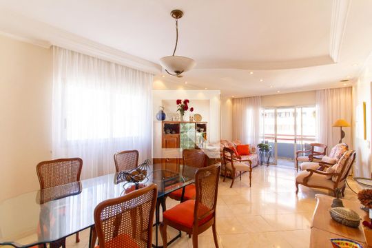 Apartamento com 3 quartos e varanda, ideal para comprar. — Sala de Jantar