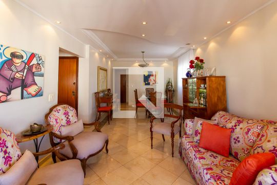 Apartamento com 3 quartos e varanda, ideal para comprar. — Sala