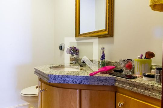 Apartamento com 3 quartos e varanda, ideal para comprar. — Lavabo