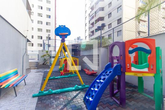 Apartamento com 3 quartos e varanda, ideal para comprar. — Área comum - Playground