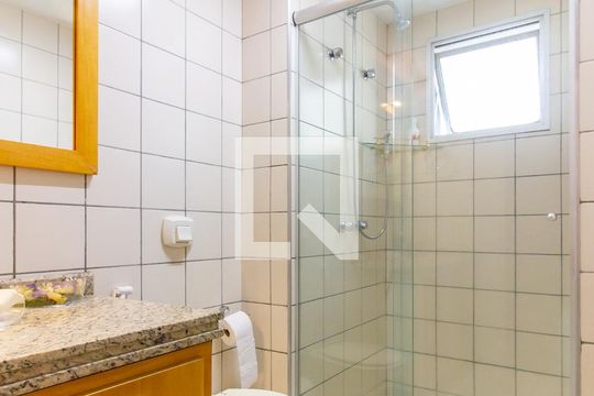 Apartamento com 3 quartos e varanda, ideal para comprar. — Banheiro da Suíte 2