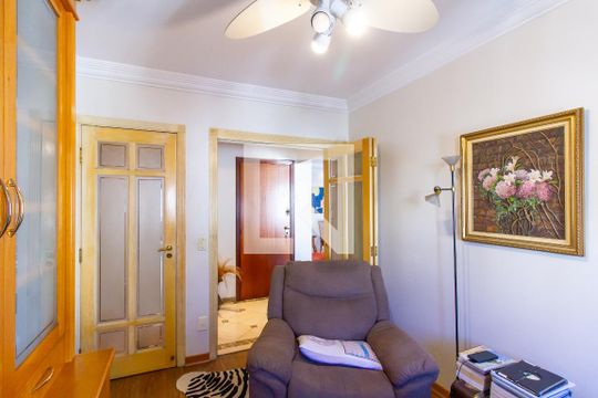 Apartamento com 3 quartos e varanda, ideal para comprar. — Escritório