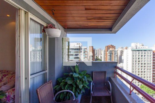Apartamento com 3 quartos e varanda, ideal para comprar. — Varanda