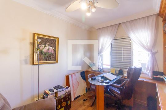 Apartamento com 3 quartos e varanda, ideal para comprar. — Escritório