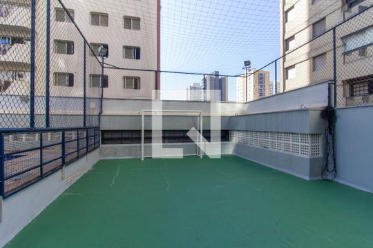 Apartamento com 3 quartos e varanda, ideal para comprar. — Quadra