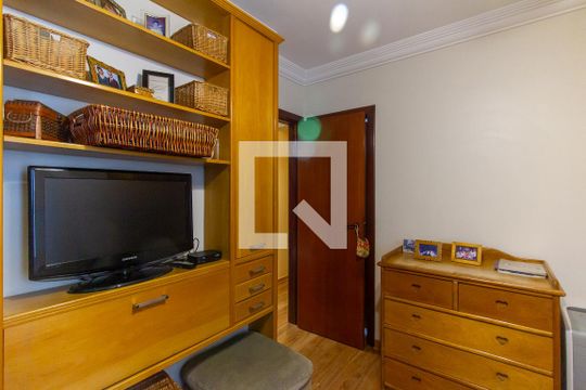 Apartamento com 3 quartos e varanda, ideal para comprar. — Quarto 2 - Suíte