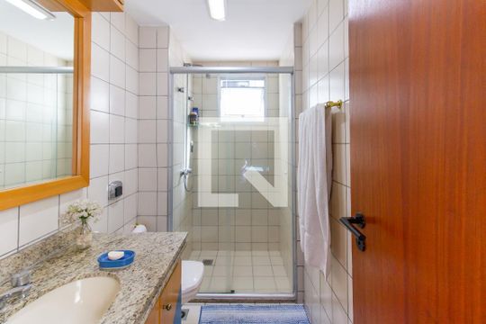 Apartamento com 3 quartos e varanda, ideal para comprar. — Banheiro da Suíte 3