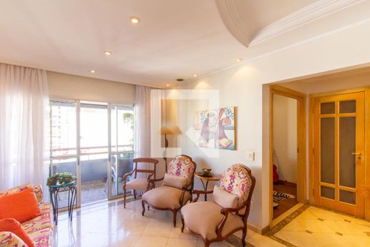 Apartamento com 3 quartos e varanda, ideal para comprar. — Sala