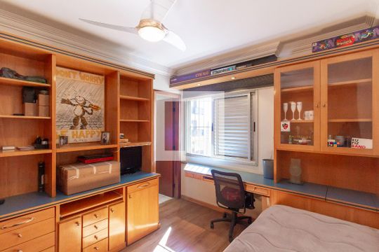 Apartamento com 3 quartos e varanda, ideal para comprar. — Quarto 3 - Suíte