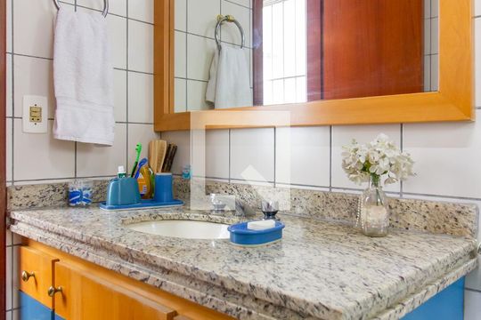 Apartamento com 3 quartos e varanda, ideal para comprar. — Banheiro da Suíte 3