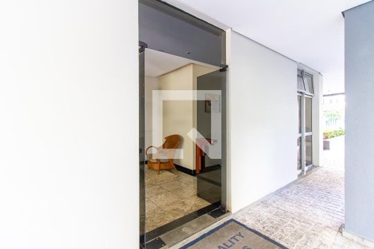 Apartamento com 3 quartos e varanda, ideal para comprar. — Hall social