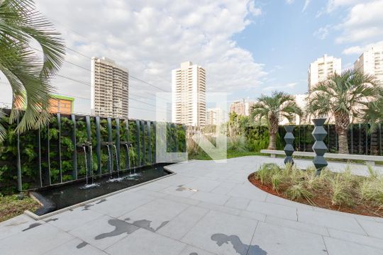 Apartamento à venda com 3 quartos e piscina no condomínio. — Área Comum