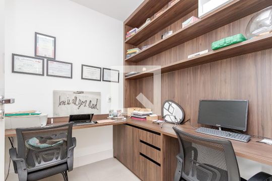 Apartamento à venda com 3 quartos e piscina no condomínio. — Escritório