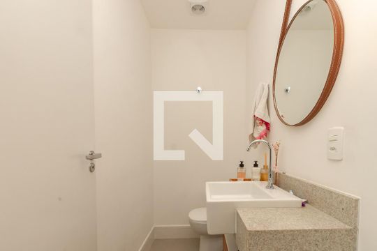 Apartamento à venda com 3 quartos e piscina no condomínio. — Lavabo